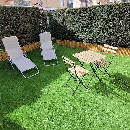 Appartement Avec Jardinet Льо Пети-Кьовии Екстериор снимка