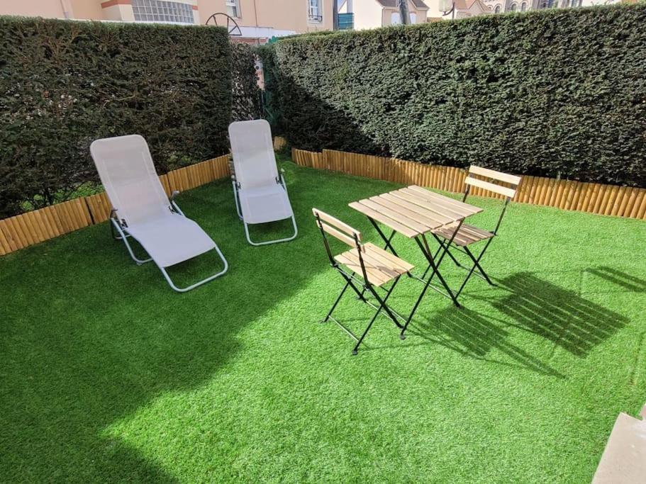 Appartement Avec Jardinet Льо Пети-Кьовии Екстериор снимка